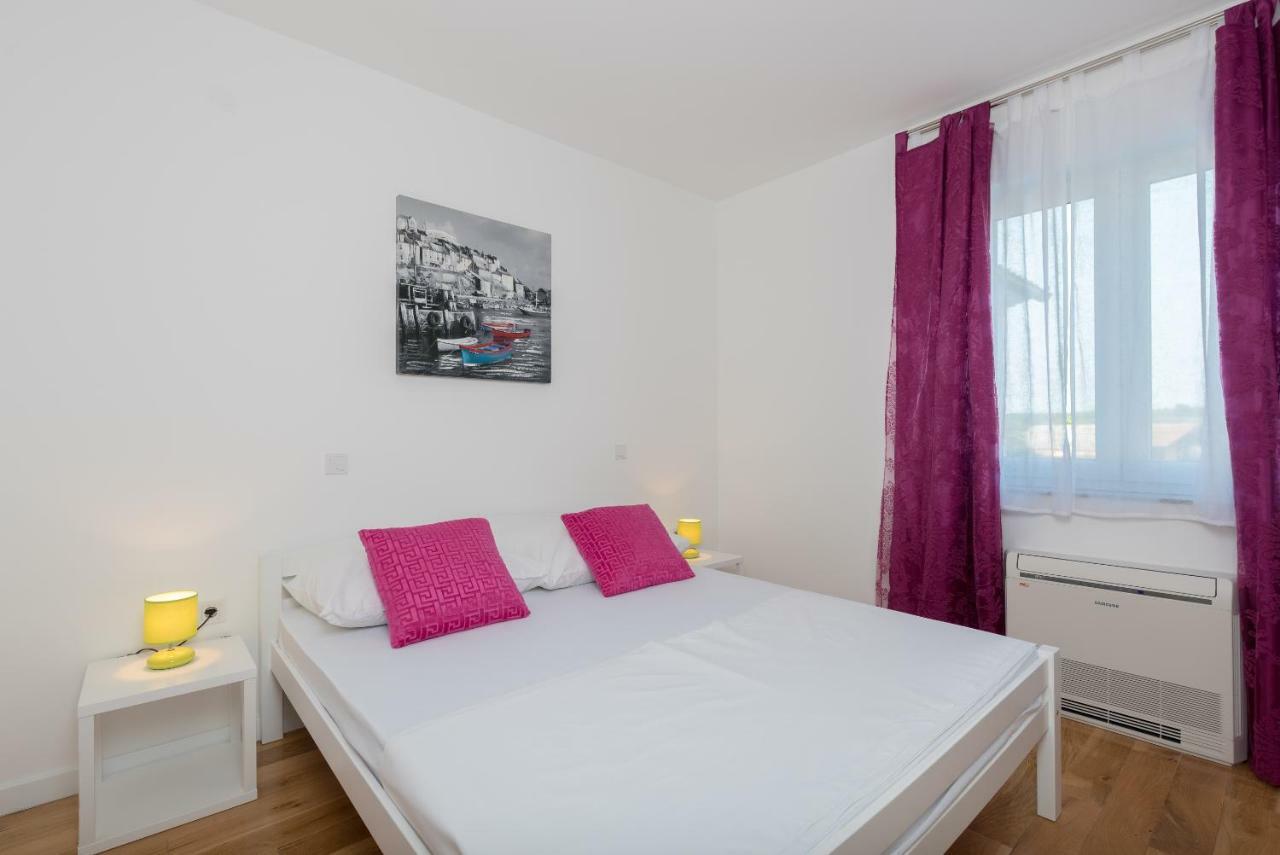Anja 2nd Floor Apartma Peroj